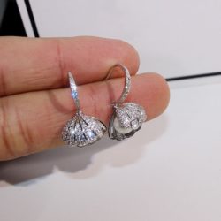 Dominated metal shell design exquisite shining crystal Fashion temperament contracted pearl Drop earrings new